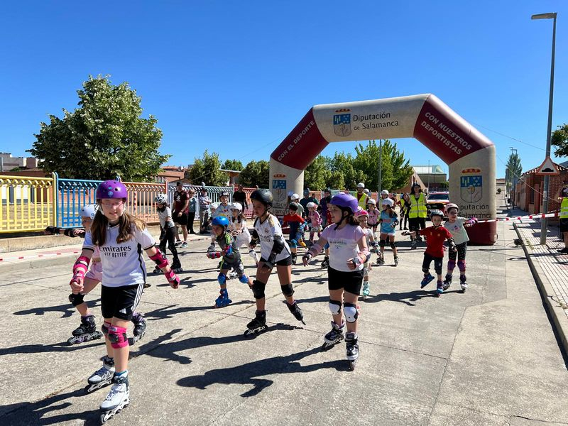 Un domingo sobre ruedas en Carbajosa por el Día del Patinaje en Familia y los Juegos Escolares
