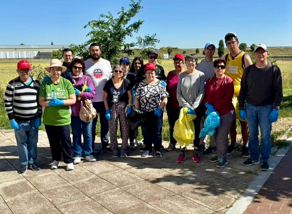 Peñaranda se une contra la basuraleza a través de manos voluntarias