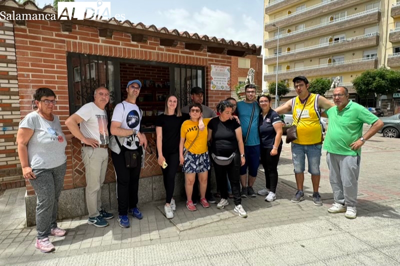 El grupo Acomunidad pone en marcha con gran ilusión su nuevo punto de intercambio y préstamo de libros