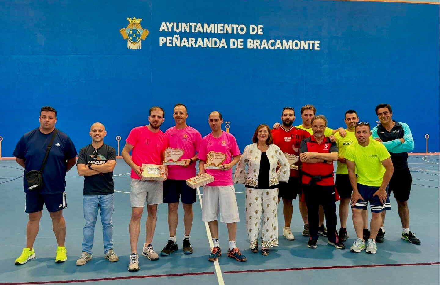 El pabellón municipal acoge la disputada final del Trofeo de Frontenis de la Diputación