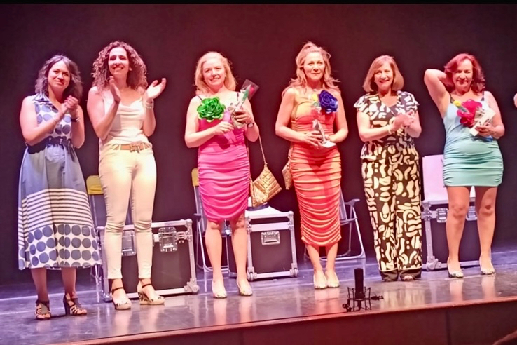 Parkinson Salamanca recibe la solidaridad de peñarandinos y vecinos de la comarca, en una tarde de teatro y carcajadas