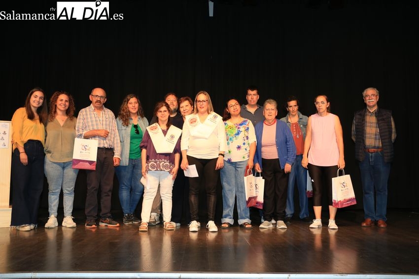 Usuarios de Asprodes Vitigudino reciben las becas, orlas y diplomas del programa UniverUsal: La Universidad inclusiva