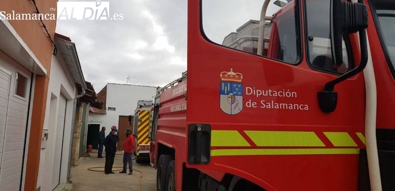 Dos dotaciones de Bomberos de la Diputación sofocan un incendio en Mozárbez 