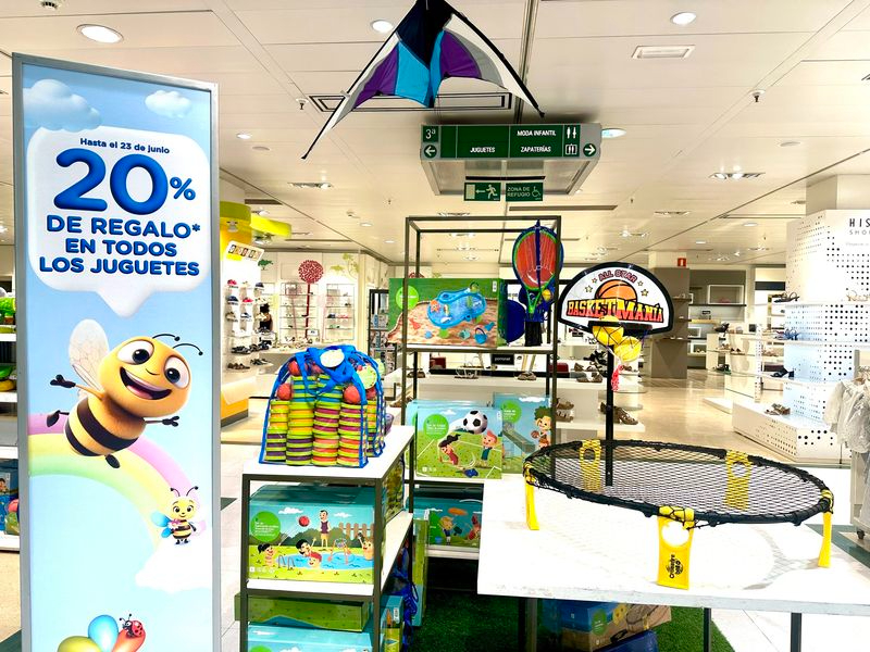 El Corte Inglés lanza su campaña de juguetes para el verano con un 20% de regalo