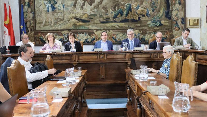 El Consejo de Gobierno de la USAL elegirá un experto independiente para responder al informe del Comité Español de Ética