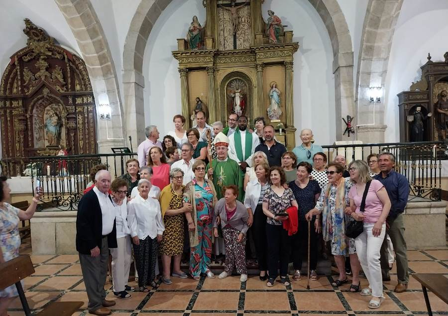 La Iglesia de Ituero de Azaba inaugura su renovada imagen en presencia del Obispo