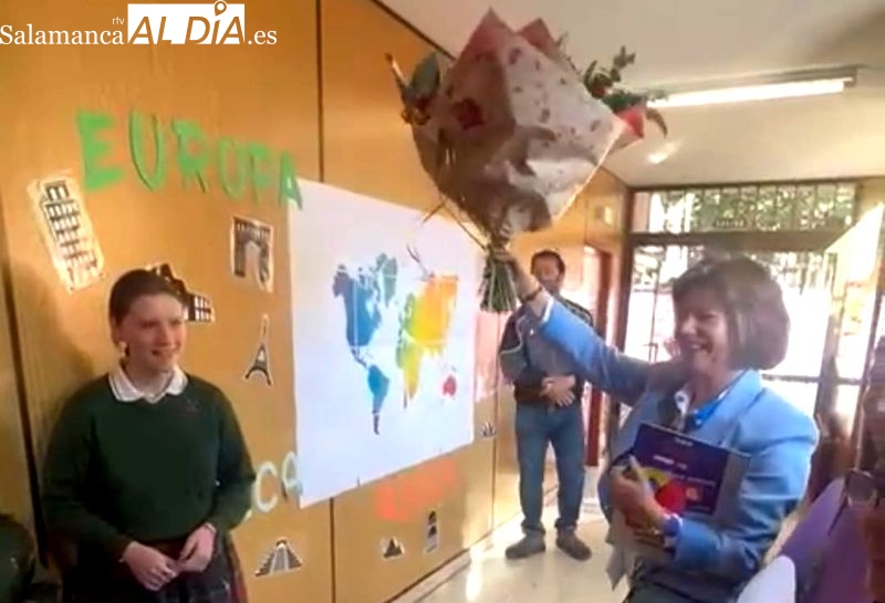 El vídeo de la emotiva despedida de una profesora en Salamanca
