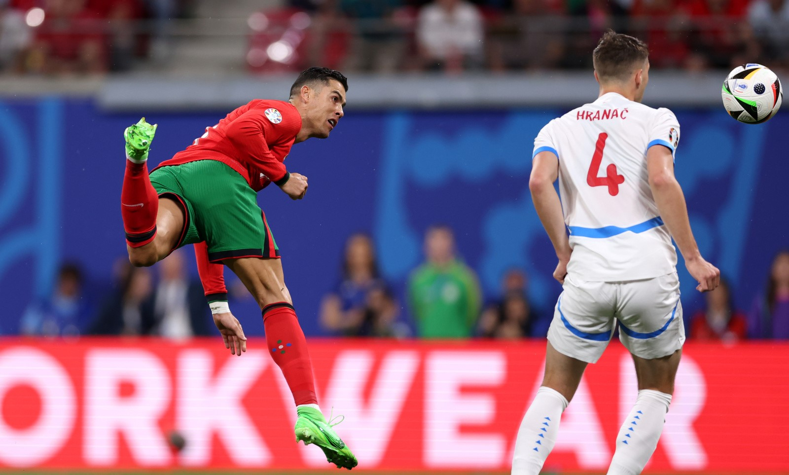 La Portugal de Cristiano se libra a última hora de estrellarse con la República Checa y el VAR en su estreno en la EURO (2-1)