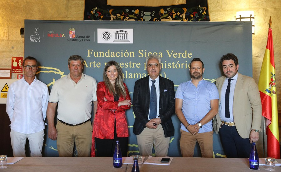 La Junta preside el 1º patronato de la Fundación Siega Verde junto con los alcaldes del Yacimiento