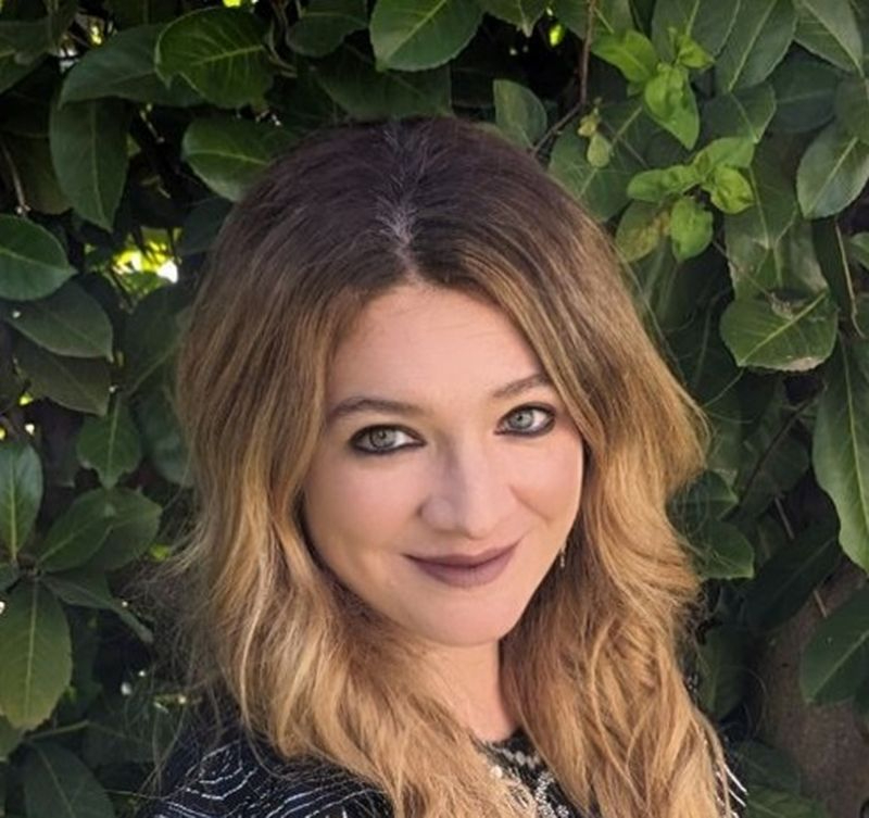 La salmantina Victoria Álvarez presenta Hojas de dedalera, una historia de amor capaz de traspasar las fronteras del Más Allá