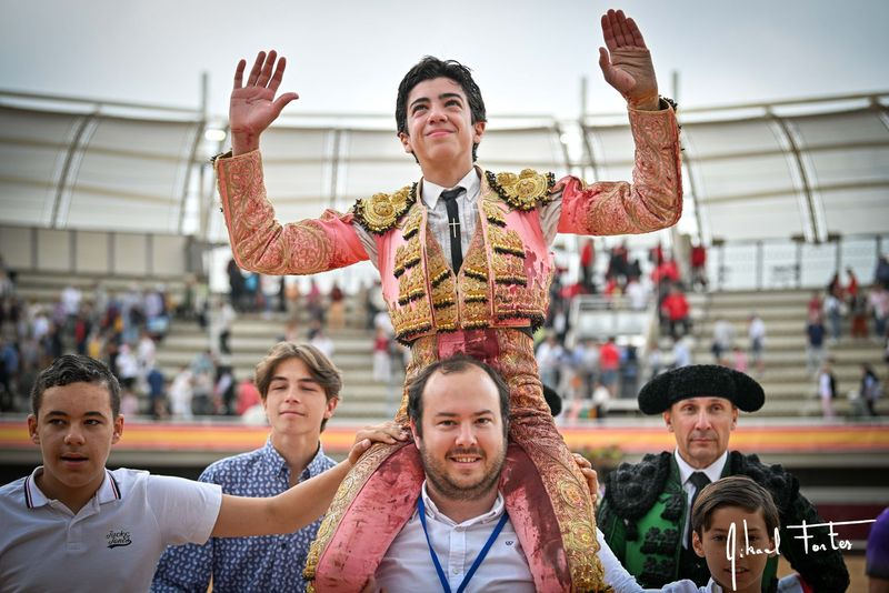 Marco Pérez hace el toreo en Istres 