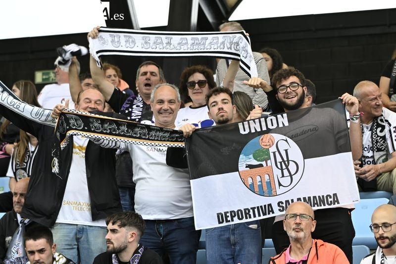Euforia en la afición del Salamanca UDS que se prepara para la fiesta del ascenso en el Helmántico