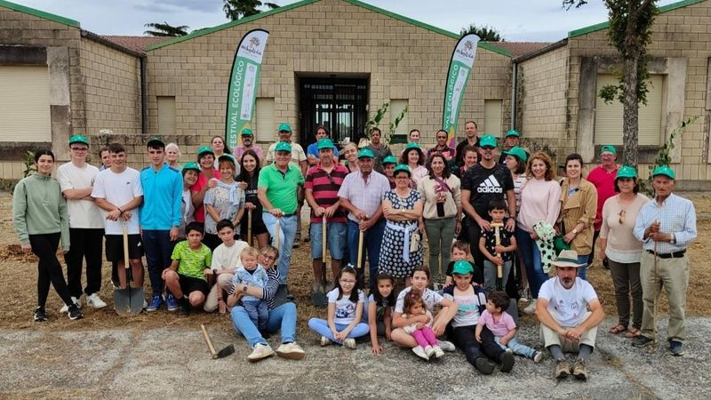 Niños y mayores se suman en El Cubo de Don Sancho al programa Arboleda