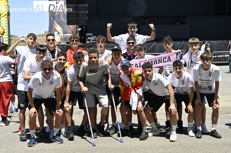 Éxito rotundo en la Fan Zone del Salamanca UDS en el Helmántico: pantalla y escenario gigantes, comida, DJs, discoteca...