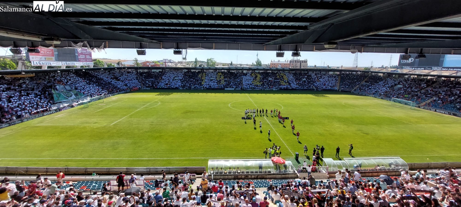 ¡El Helmántico es de otro mundo!: récord de 15.600 espectadores para crear un ambientazo de época en la final del Salamanca UDS