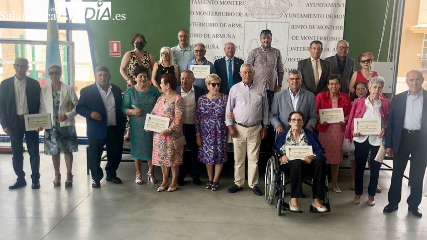 Los mayores de la Armuña reconocen a nueve matrimonios de oro