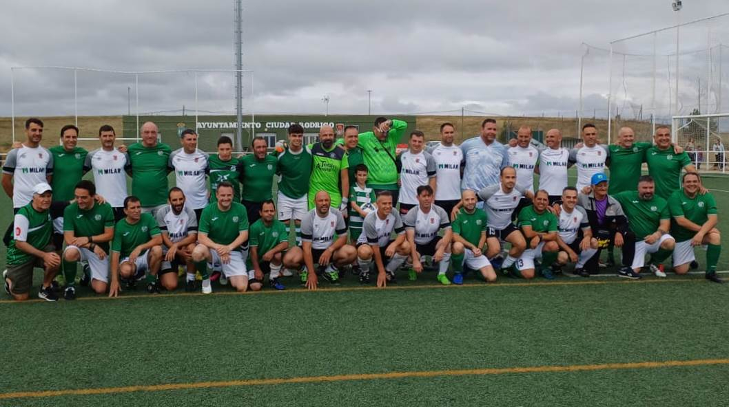 Aris Marcos recibe un homenaje parcialmente sorpresa en los Campos de Toñete