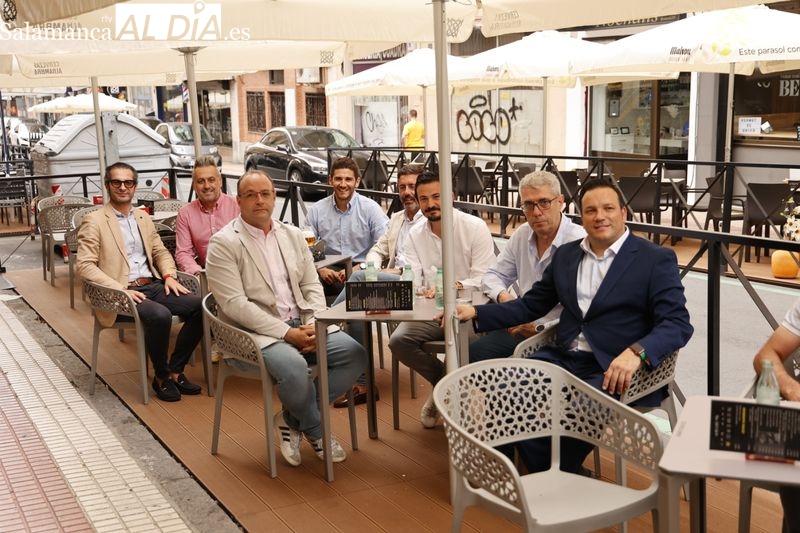 Un total de 19 hosteleros de Van Dyck estrenan sus nuevas terrazas