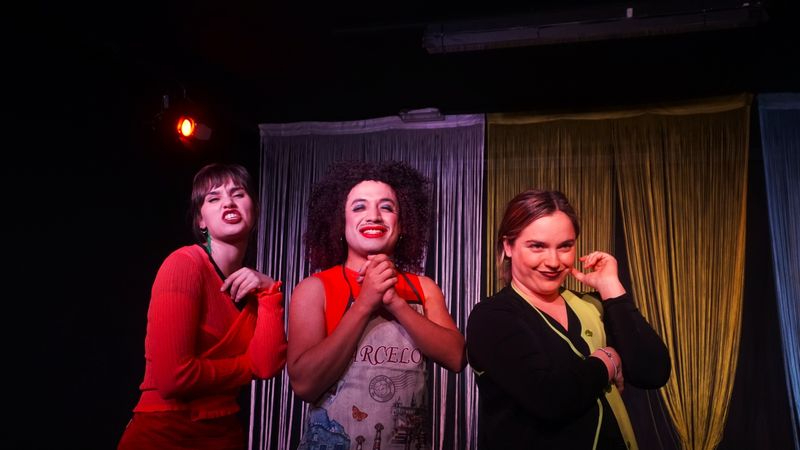 ‘Marujonas’ llega a Salamanca: una obra inspirada en un erasmus que supone un viaje frenético y muy alocado