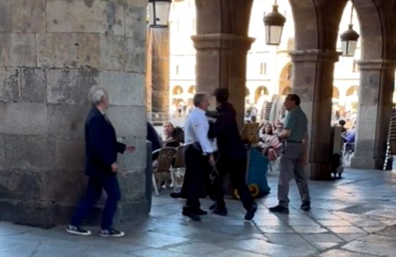 Agreden a un camarero en la Plaza Mayor y la colaboración ciudadana evita males mayores