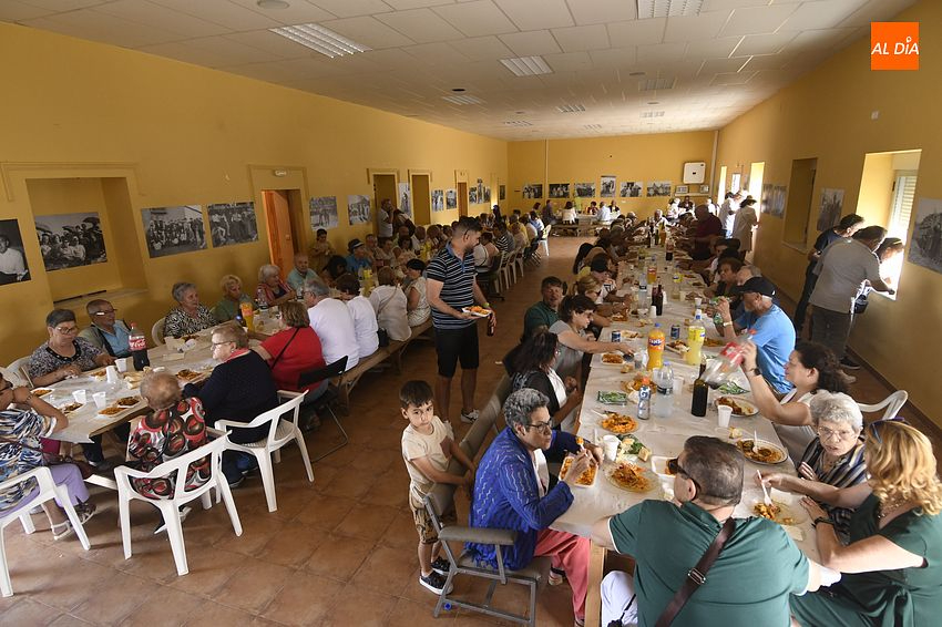 Una comida popular encauza la festividad de San Antonio al gran fin de semana en Martín de Yeltes