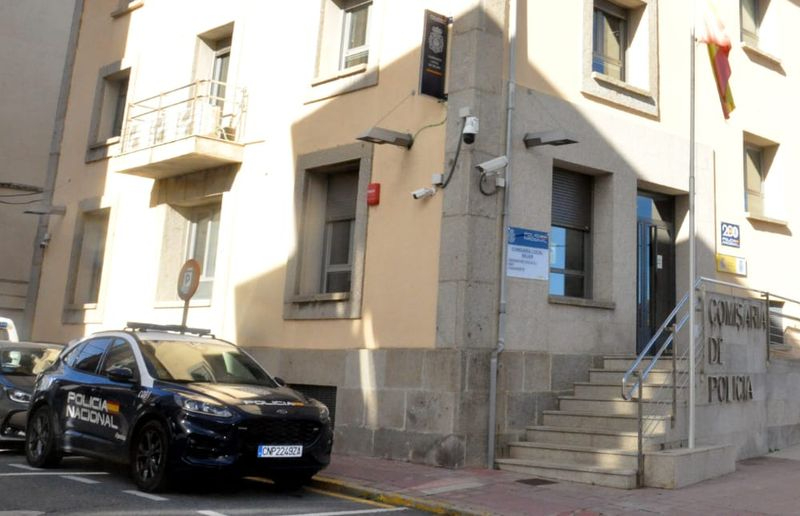 Un conductor intenta arremeter contra un coche patrulla de la Policía Nacional en Béjar