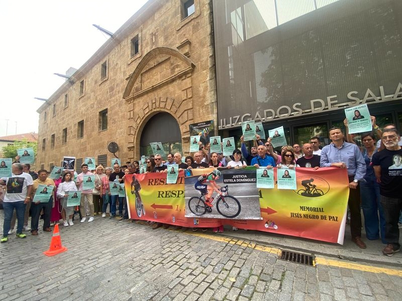 Tensión y reproches al finalizar el juicio por la muerte de Estela: En la calle me lo decís 