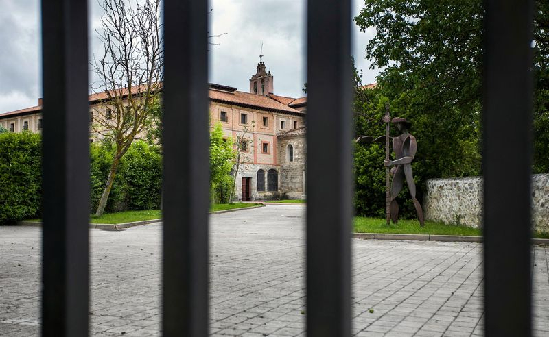 El arzobispo de Burgos excomulga a las diez monjas clarisas de Belorado