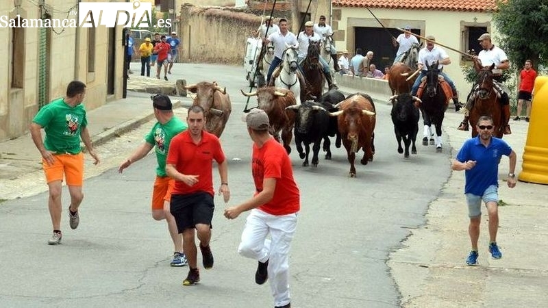 Hinojosa de Duero celebra las fiestas de San Juan con el protagonismo de los espectáculos taurinos y del Baile de la Bandera