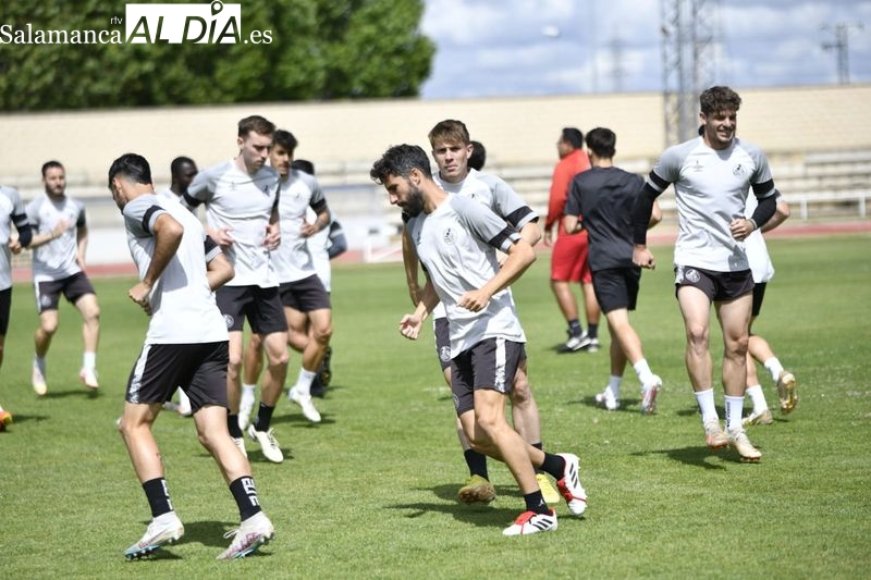 Poveda y Espina, ausencias del entrenamiento del Salamanca UDS, en el que se ha retirado Caramelo