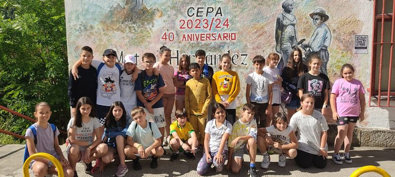 Cerca de 200 escolares de Béjar disfrutan una original ruta sobre Mateo Hernández