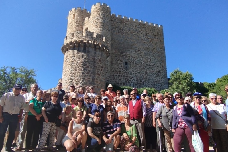 La asociación de mayores San Miguel disfruta una excursión en San Martín de Valdeiglesias