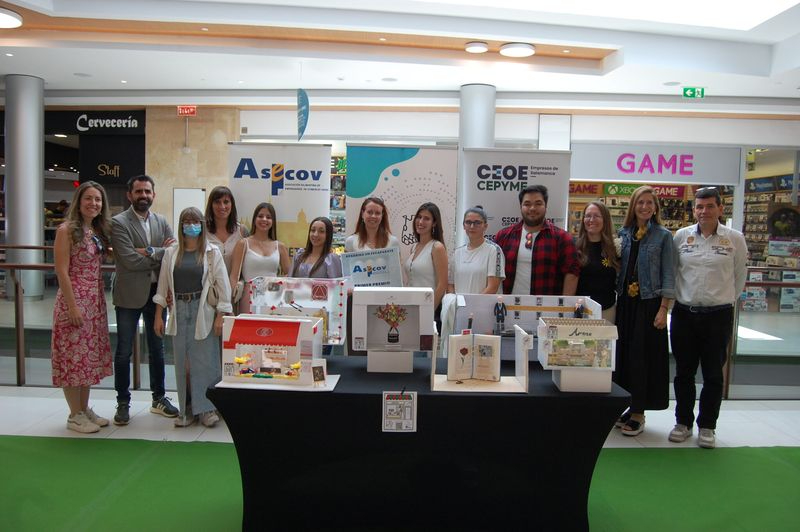 El IES Venancio Blanco y ASECOV llevan a El Tormes una exposición que fomenta el comercio accesible