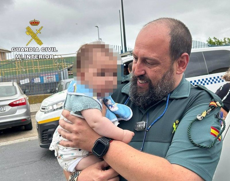 Rescatado en Lepe un bebé que quedó encerrado de forma accidental dentro de un vehículo