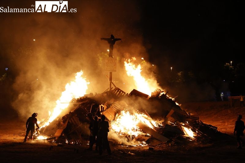 Las mejores FOTOS y el VÍDEO de la Hoguera de San Juan en Salamanca