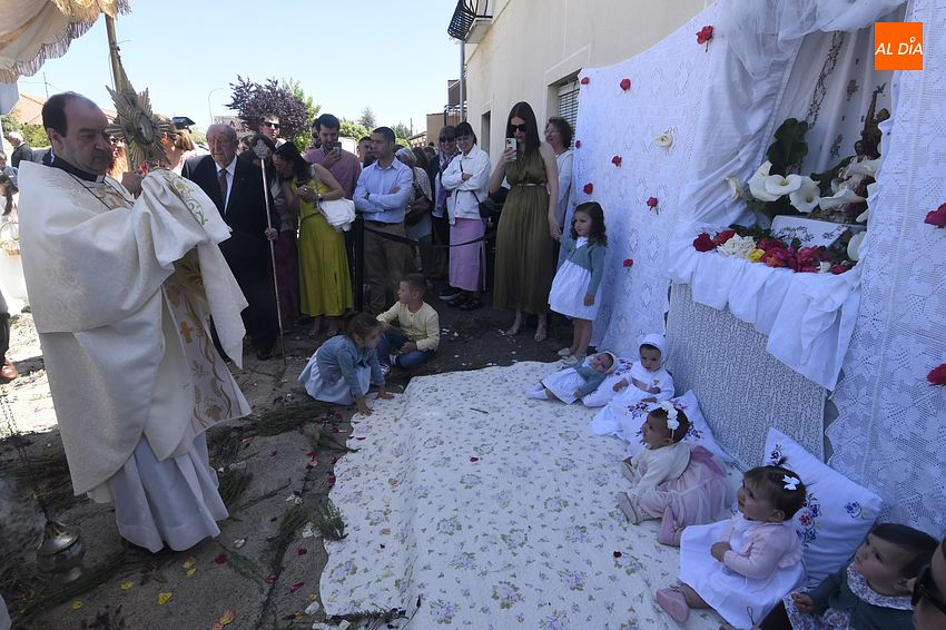 Sancti Spíritus acompaña al Santísimo en una concurrida procesión 