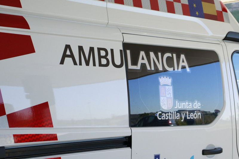 Una mujer resulta herida tras chocar contra un camión en Carbajosa