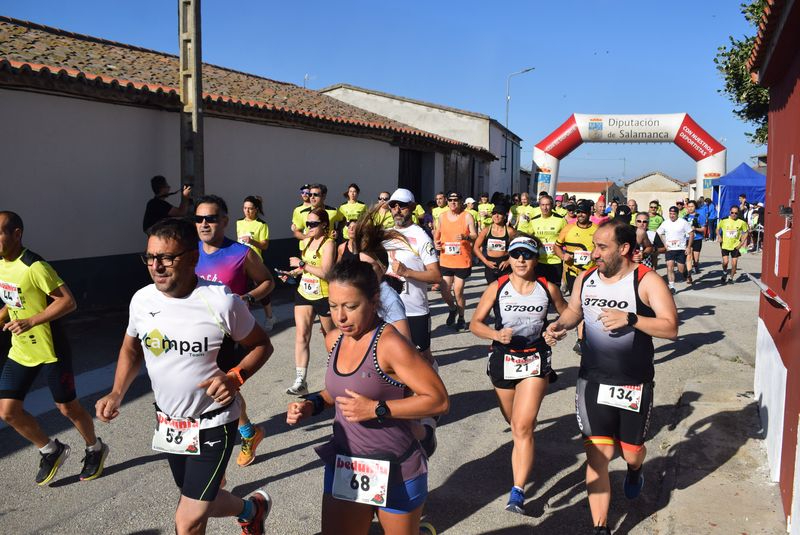 Cientos de personas acuden a la VII Carrera Solidaria Un Nuevo Impulso de Coca de Alba