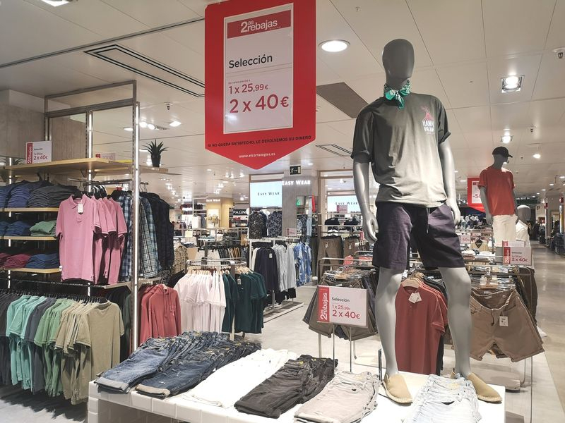 El Corte Inglés lanza segundas rebajas con un -20% adicional en moda, lencería, zapatería y accesorios  