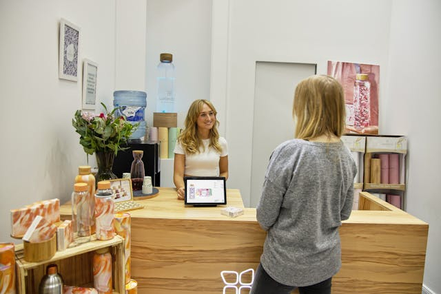 Tendencias en Sillas y Mostradores de Recepción para Oficinas Modernas