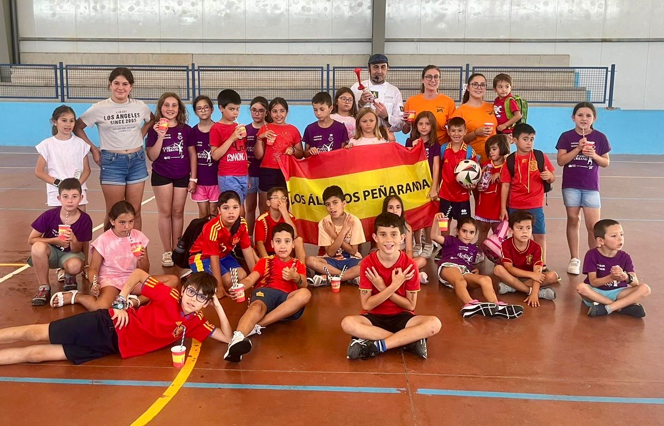 Cocteles y diversión junto a Teo Marcos y los campamentos de verano del CID en Calzada de Valduciel  