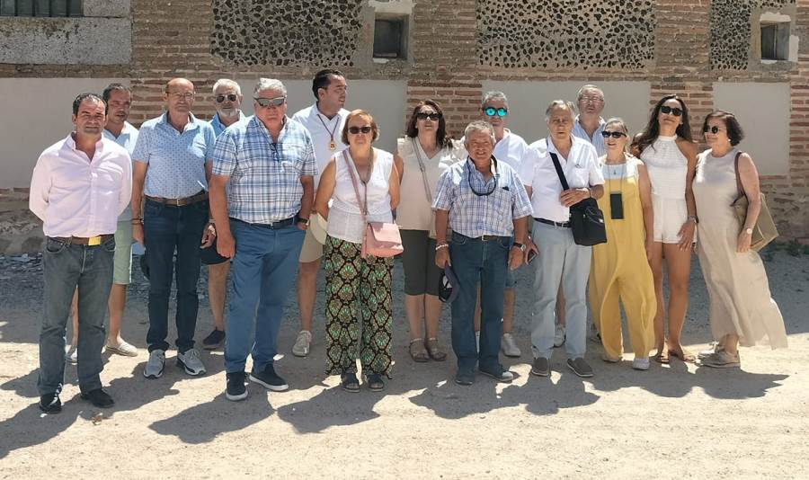 Vecinos de Muñoz asisten al hermanamiento con Etreros a raíz de Julián Sánchez ‘El Charro’