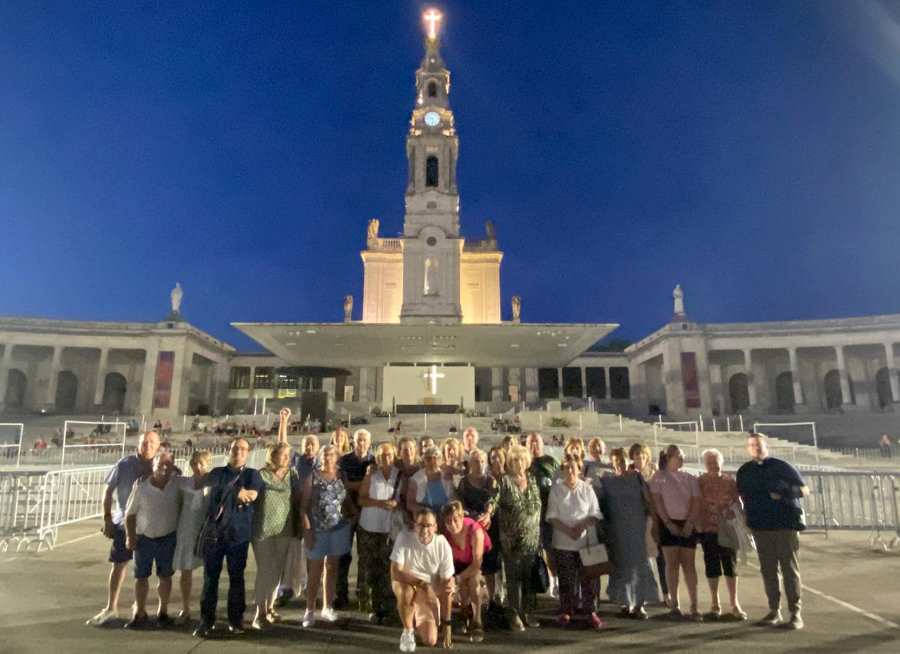 Un nutrido grupo de fieles del Campo Charro peregrina a Fátima