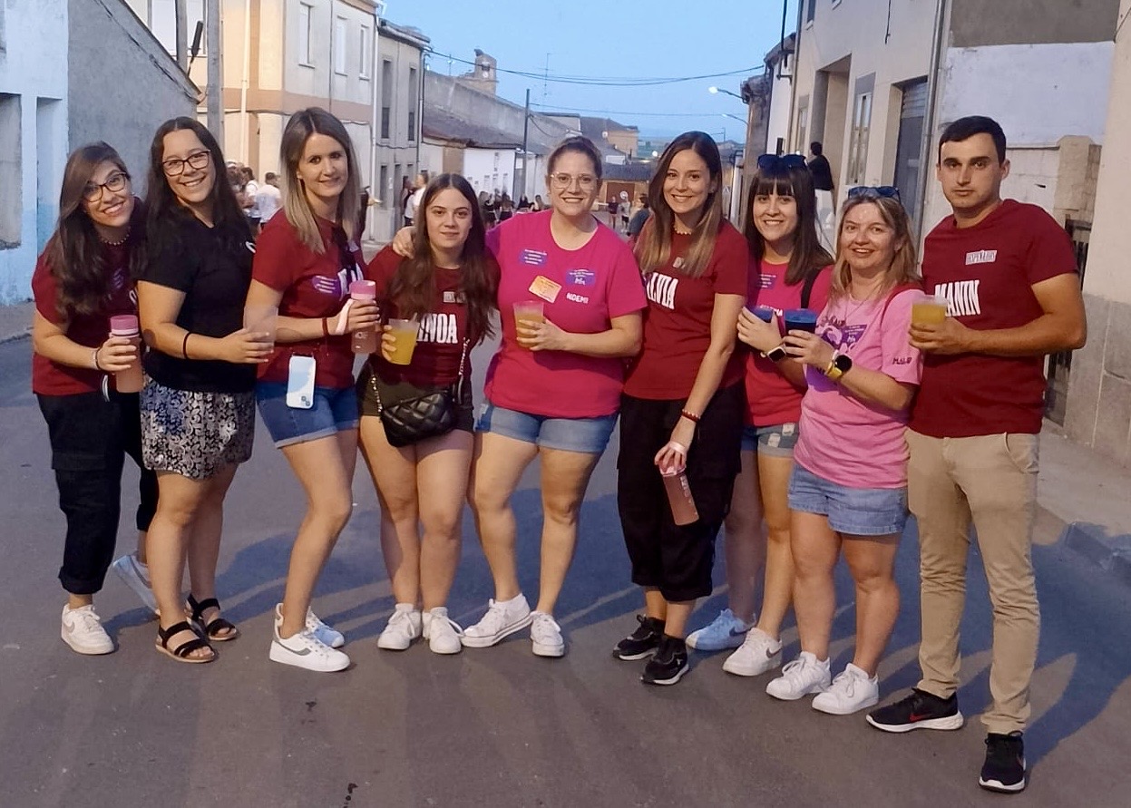 Villoruela arranca  sus fiestas grandes con calles llenas de color y ambiente
