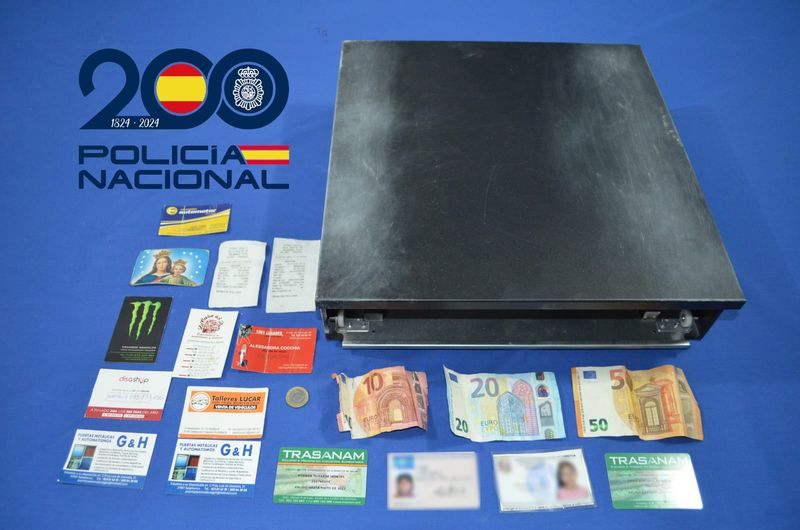Capturados los dos asaltantes que robaron parte de una caja registradora en un establecimiento de Garrido