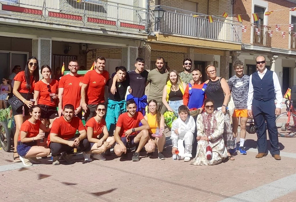 La Carrera de Autos Locos se estrena con gran éxito y diversión en las fiestas de Santiago de la Puebla