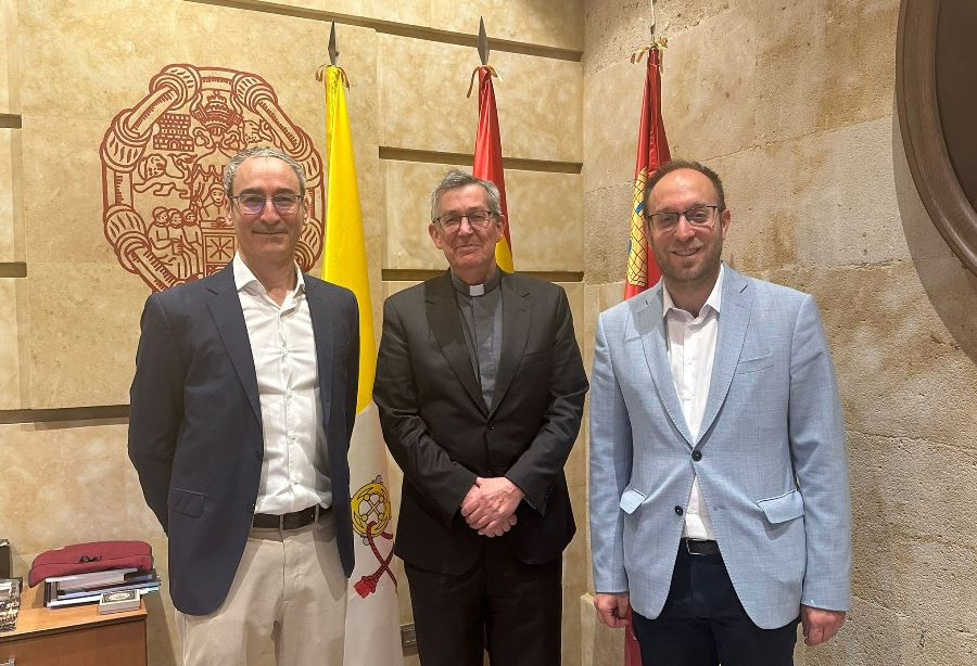 Marcos Iglesias presenta al rector de la UPSA el proyecto del Centro de Innovación Social