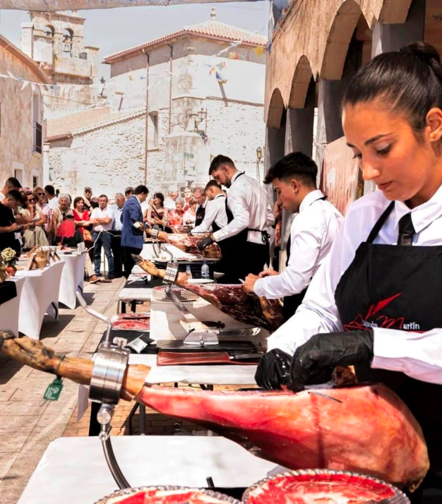 Navasfrías volverá a celebrar un Concurso Nacional de Cortadores de Jamón con fines solidarios