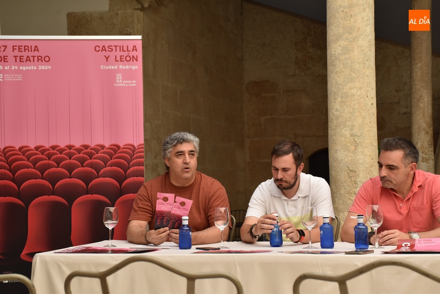 Manteles de uso único y el perching remarcarán la Feria de Teatro durante sus días de celebración