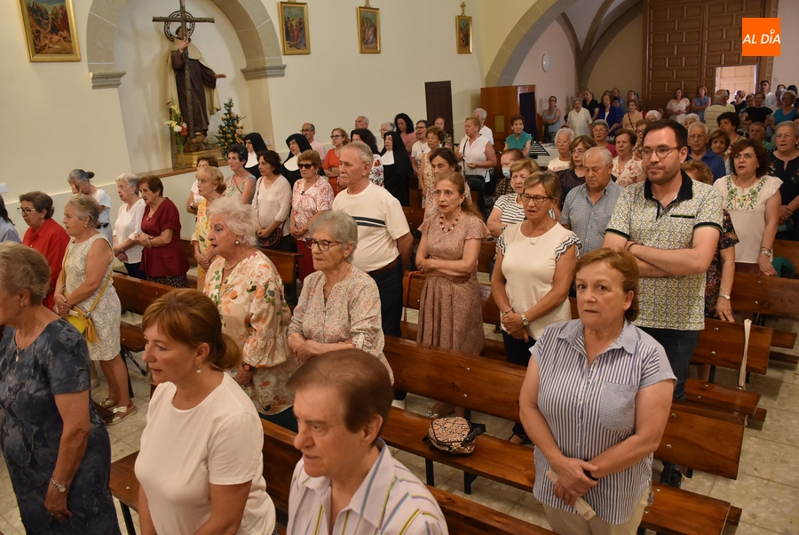 Multitudinaria celebración de la Virgen del Carmen en un engalanadísimo Convento de las Carmelitas
